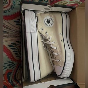 converse//womens 9.5// natural ivory